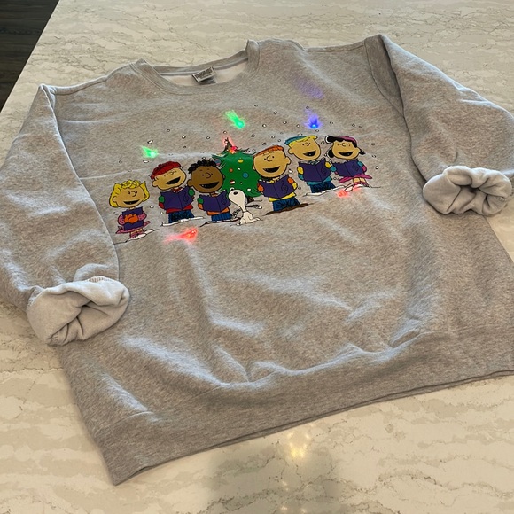 Peanuts Tops - PEANUTS CHARLIE BROWN Blinking Christmas Sweatshirt XL 🎄🎄🎄